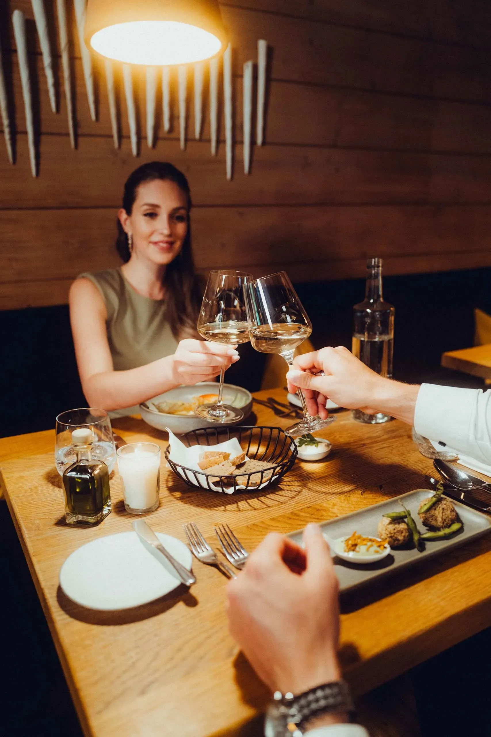 Un couple au dîner